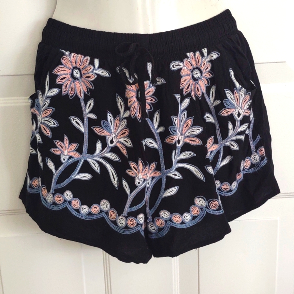 Boutique Floral Sorts in Black